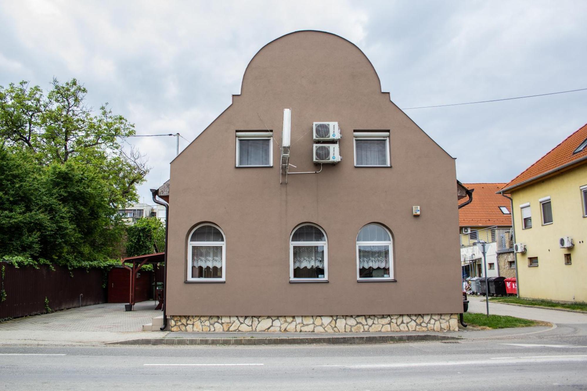 Fitt Maganszallashely Sasd Exterior photo